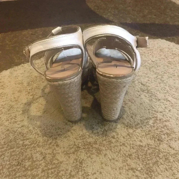 Call it spring heeled sandals/white and gold/7 1-2 - Picture 4 of 5